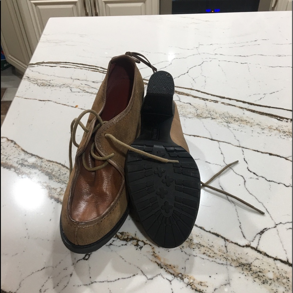 SOLD light wear heeled shoe leather and suede